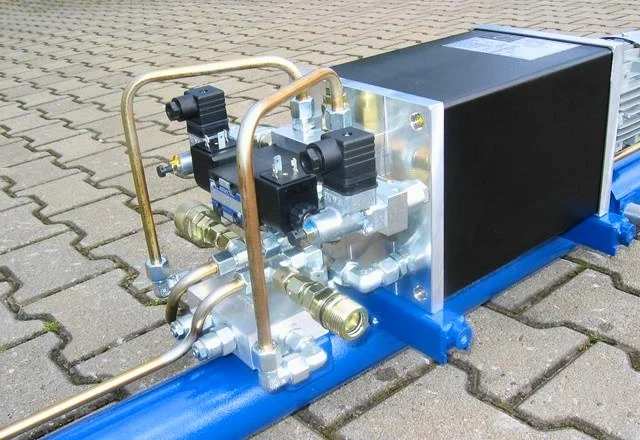 Ein komplexes Kompaktaggregat für elektrohydraulische Zylinder Nahaufnahme